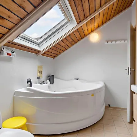 0166-romo-julianehab-3 Kongsmark